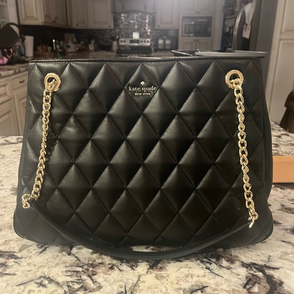 kate spade Handbags - •• kate spade carey tote ••